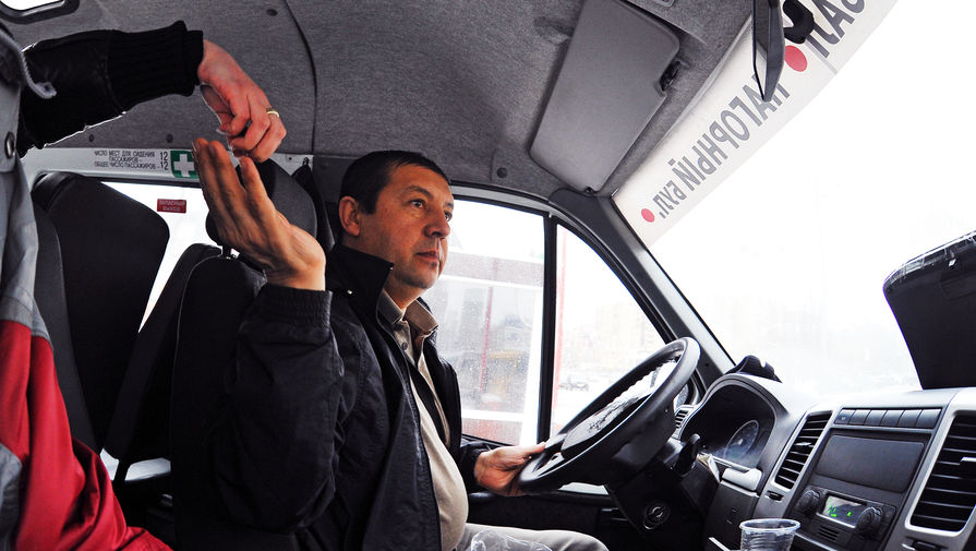 Краснодарский маршрутчик набросился на пассажирку, которая хотела оплатить проезд картой